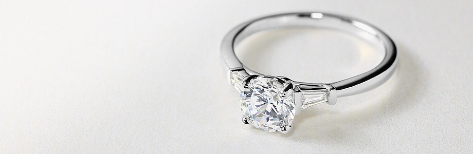 Diamond engagement ring